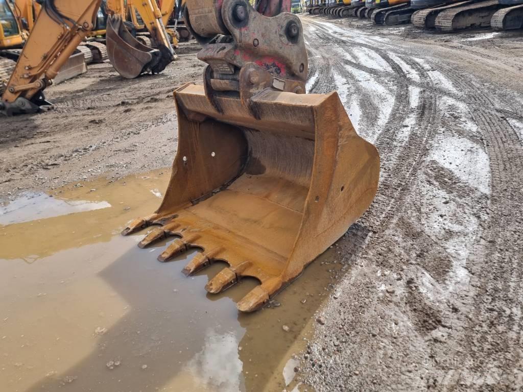JCB JS220 LC T4 Bageri guseničari