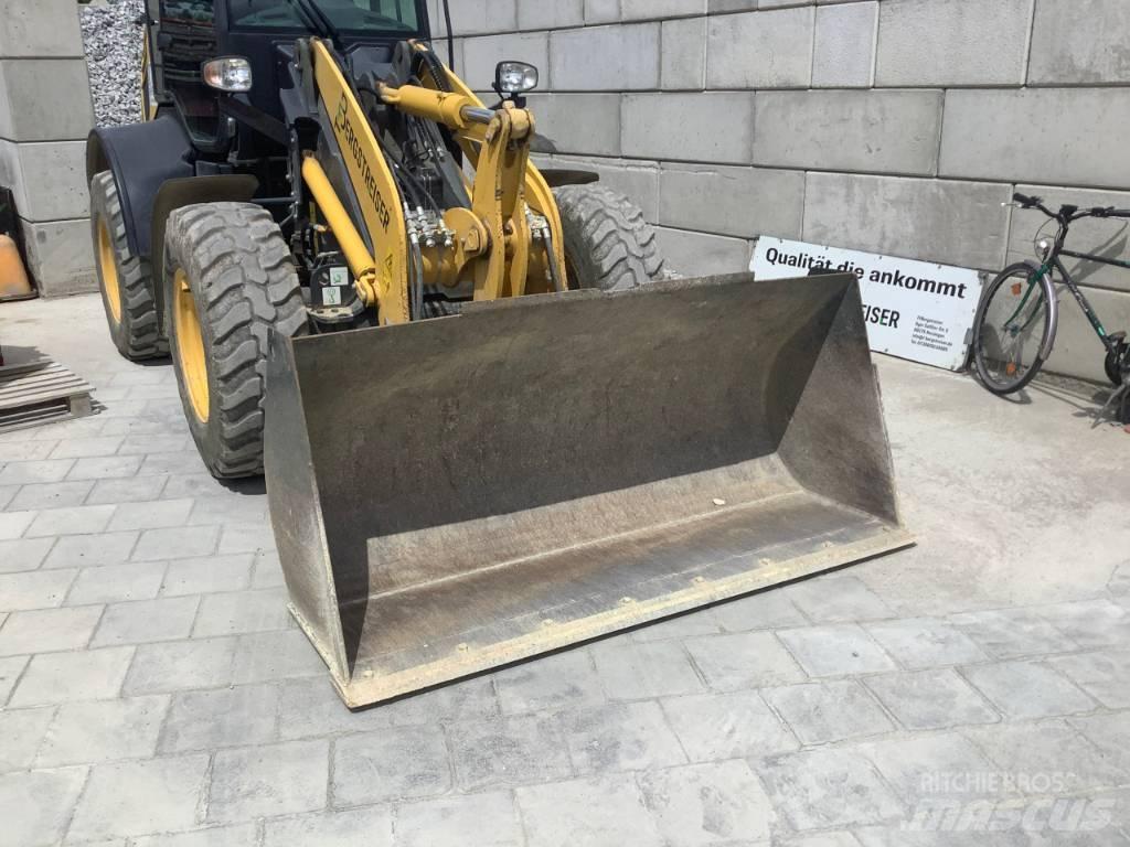 Komatsu WA100M-8 Utovarivači na točkove