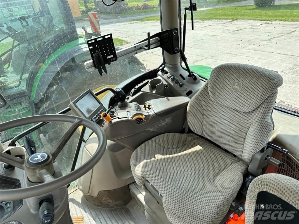 John Deere 6215R Traktori
