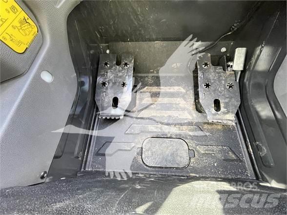 Bobcat T66 Skid steer mini utovarivači