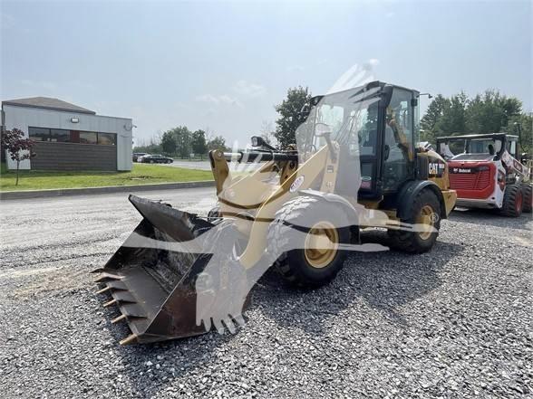 CAT 906M Utovarivači na točkove