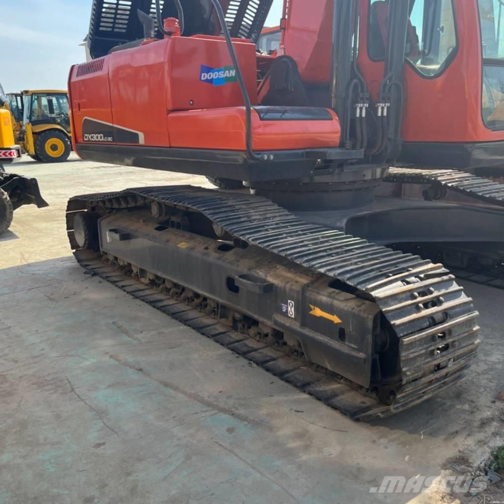 Doosan DX 300 Bageri guseničari