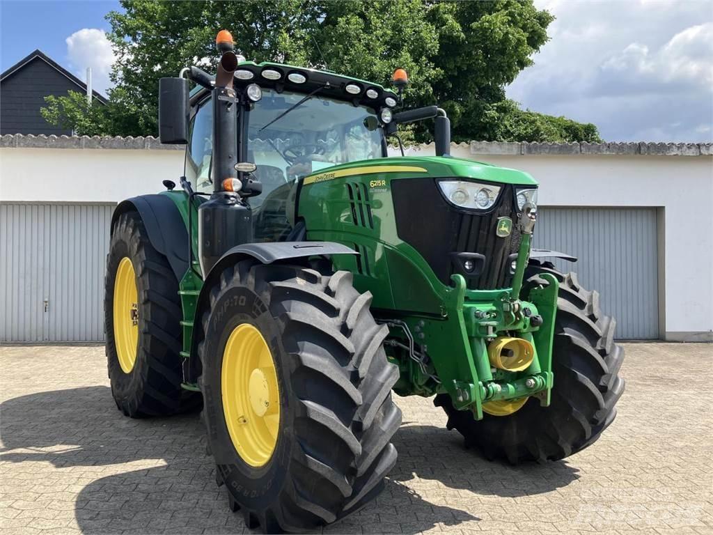 John Deere 6215R Traktori