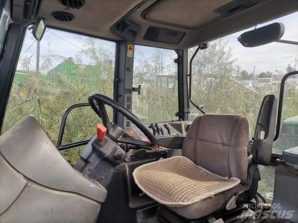 New Holland M160 Traktori