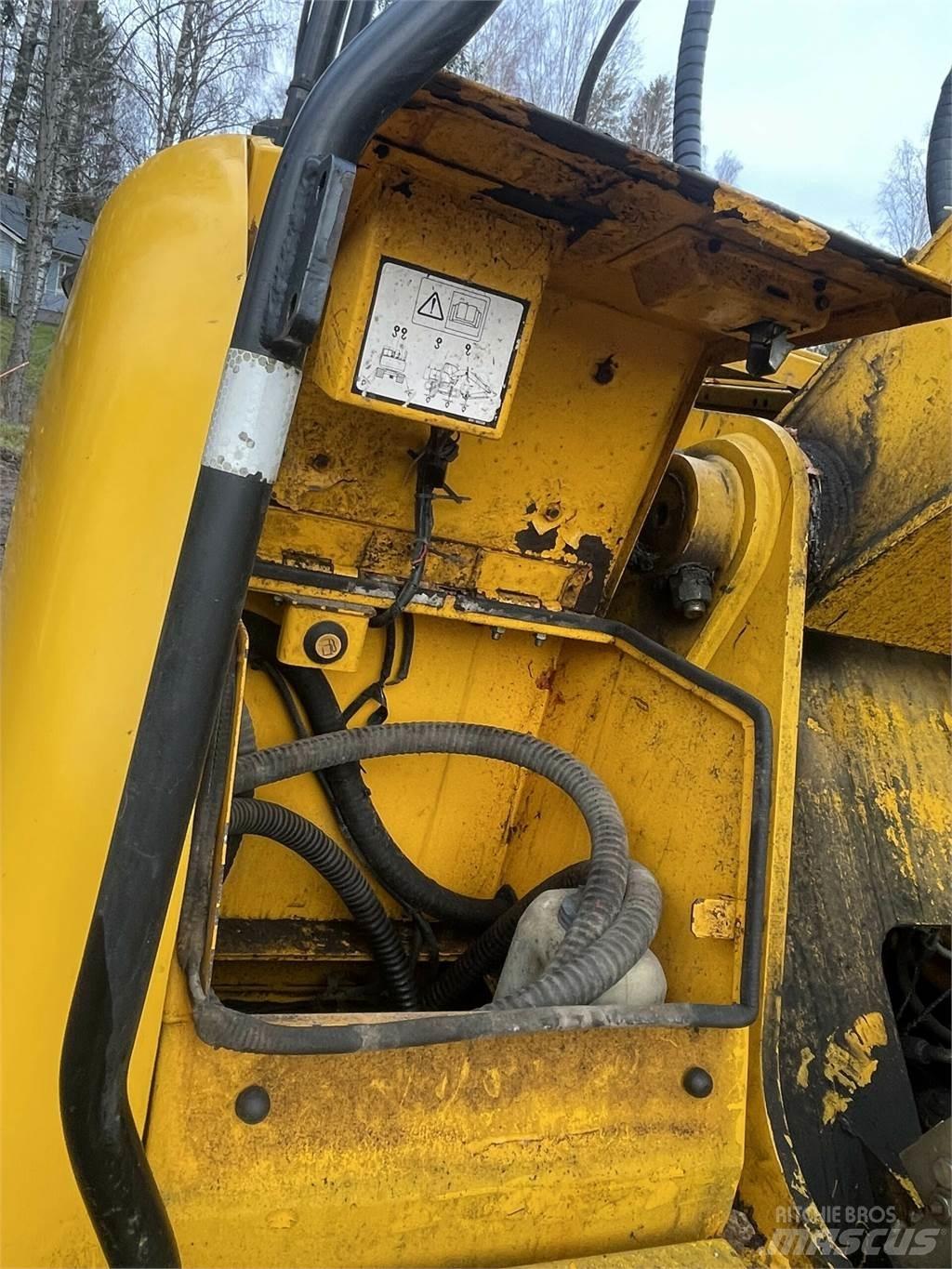 JCB JS 200 LC Bageri guseničari