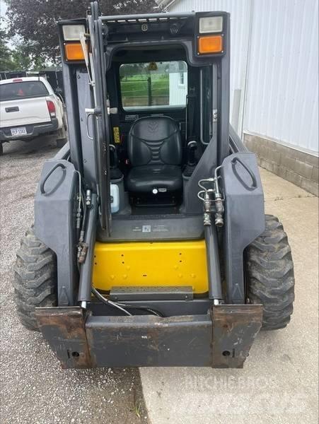 New Holland L 170 Skid steer mini utovarivači