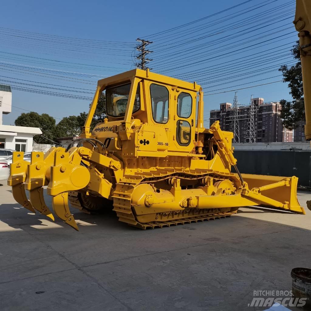 Komatsu D 85 Buldožeri guseničari