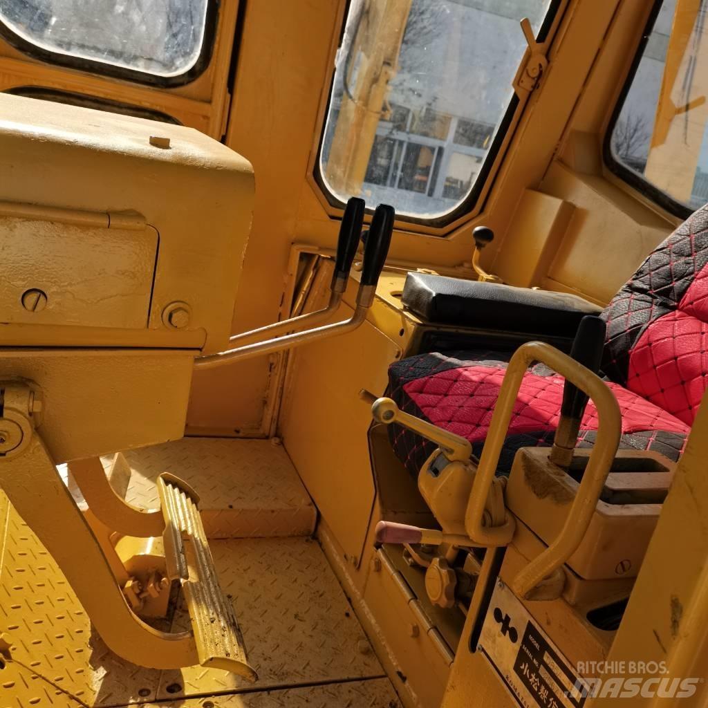 Komatsu D 85 Buldožeri guseničari
