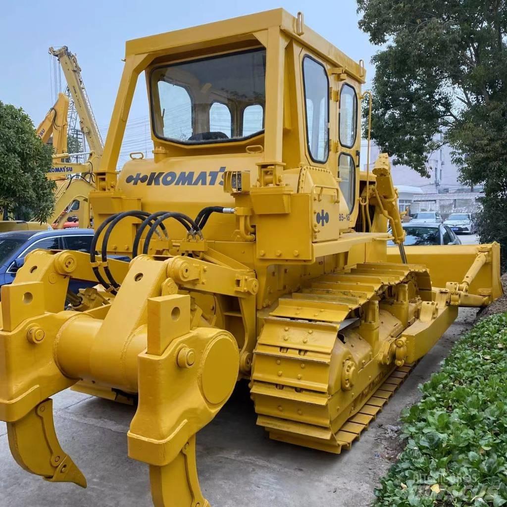 Komatsu D 85 Buldožeri guseničari