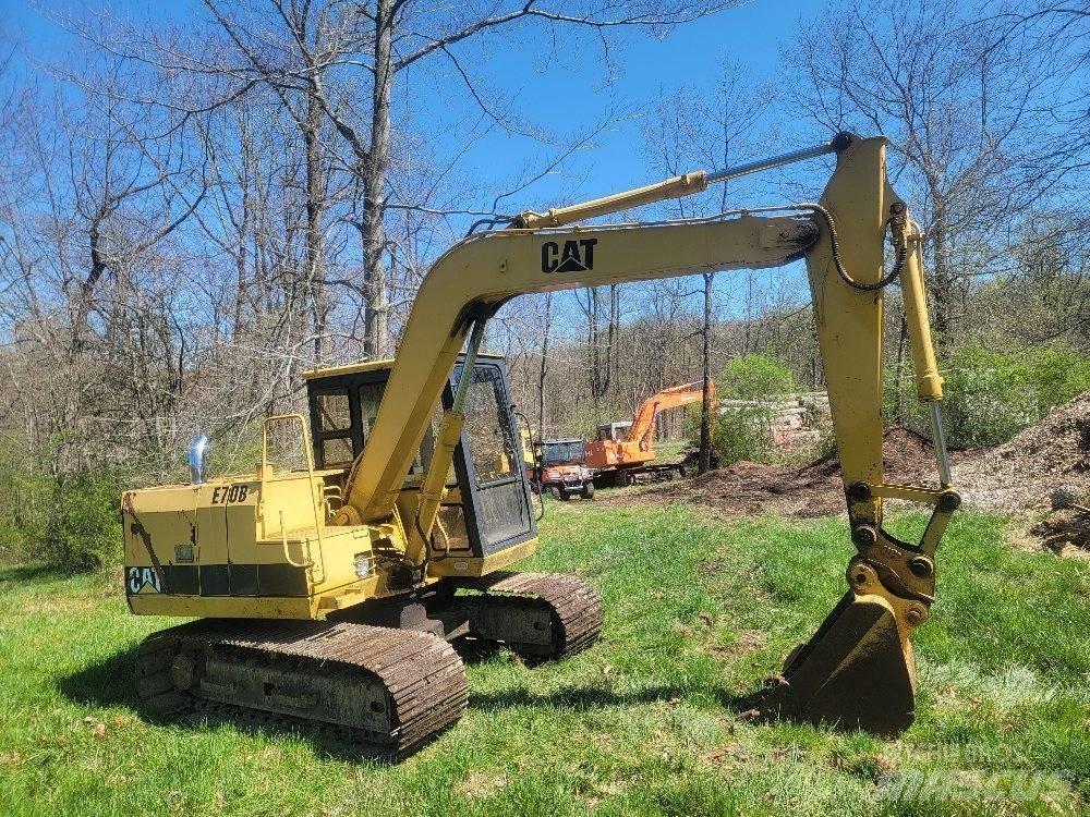 CAT E 70 B Bageri guseničari