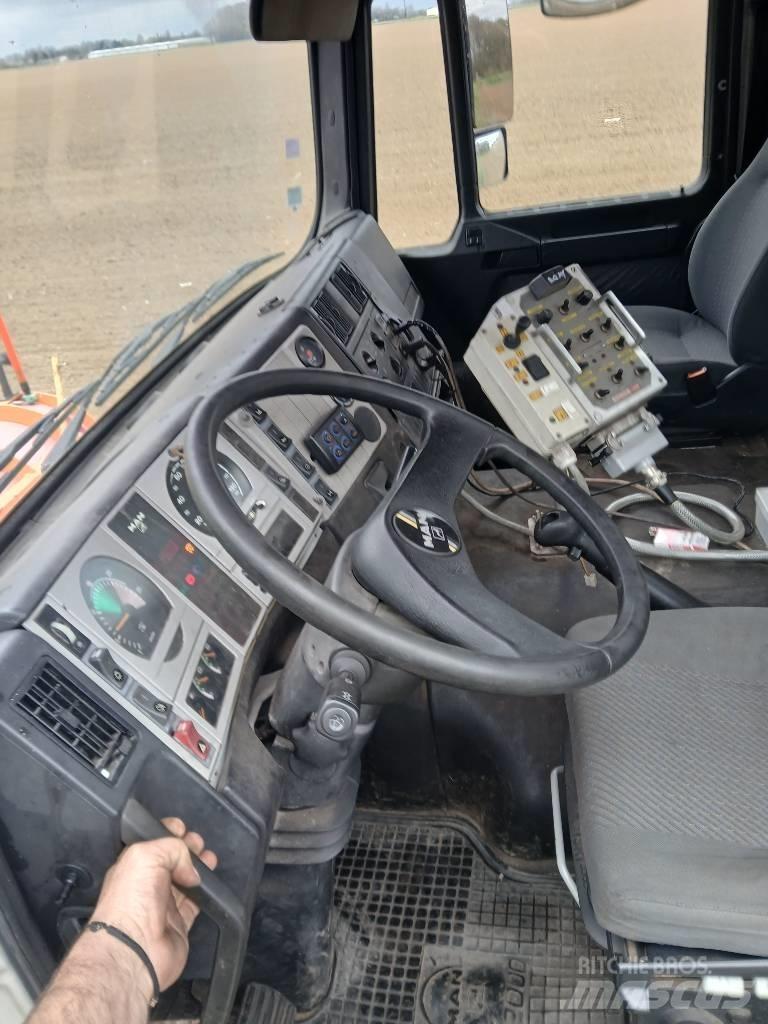 MAN FE 310 Rol kiper kamioni sa kukom za podizanje tereta