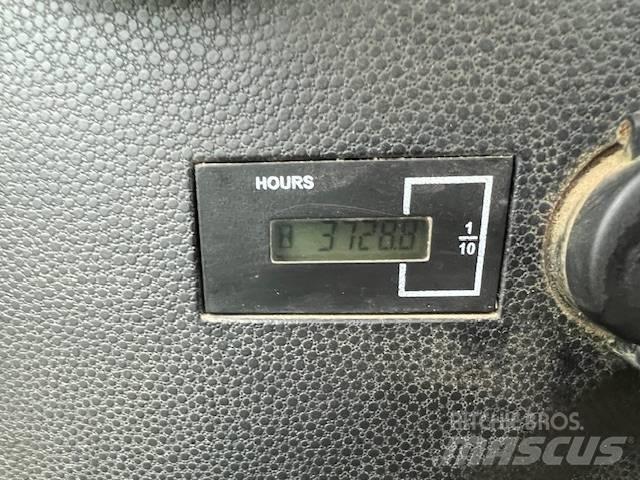 Bobcat E 57 W Bageri točkaši