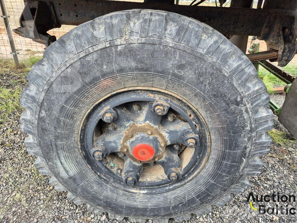 MAZ 8926 Poluprikolice sa ciradom