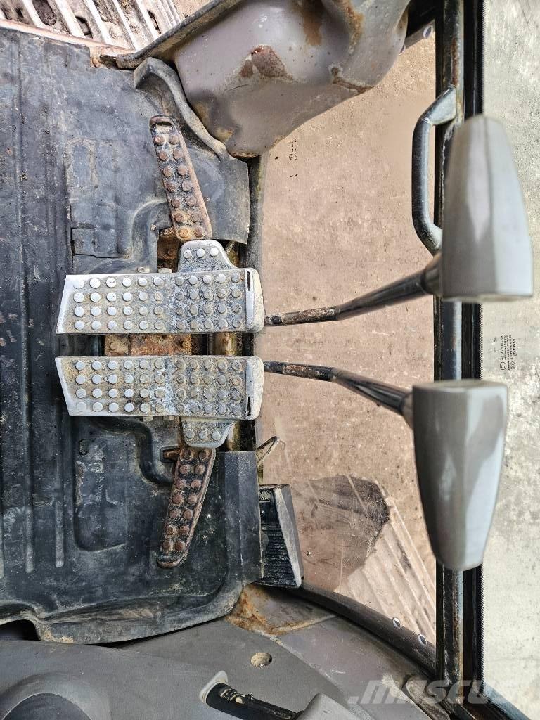 Hitachi ZX 200 LC Bageri guseničari