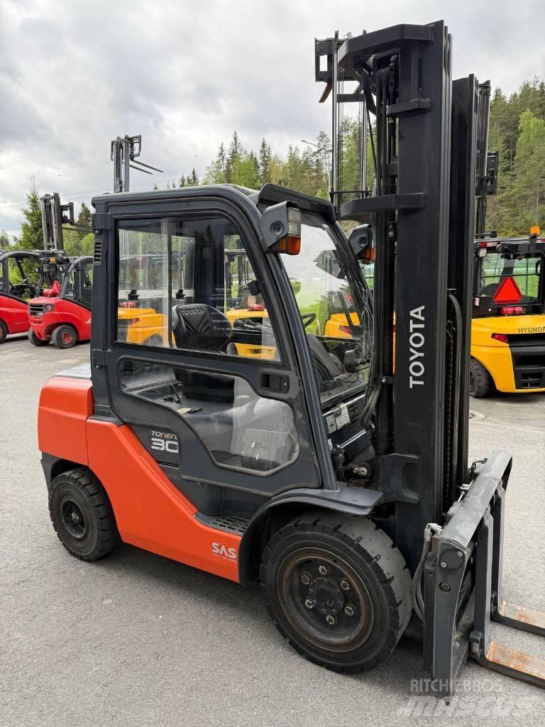 Toyota 02-8 FDF 30 Dizelski viljuškari