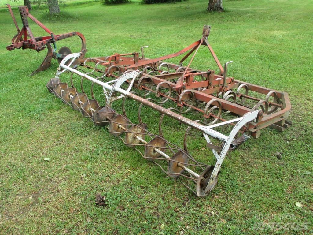 Massey Ferguson 590 Traktori