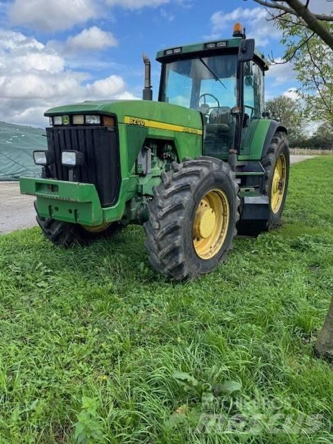 John Deere 8200 Traktori