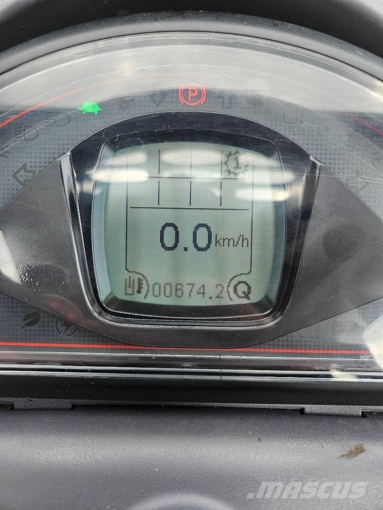 GiANT G 2700 E Višenamenski utovarivači