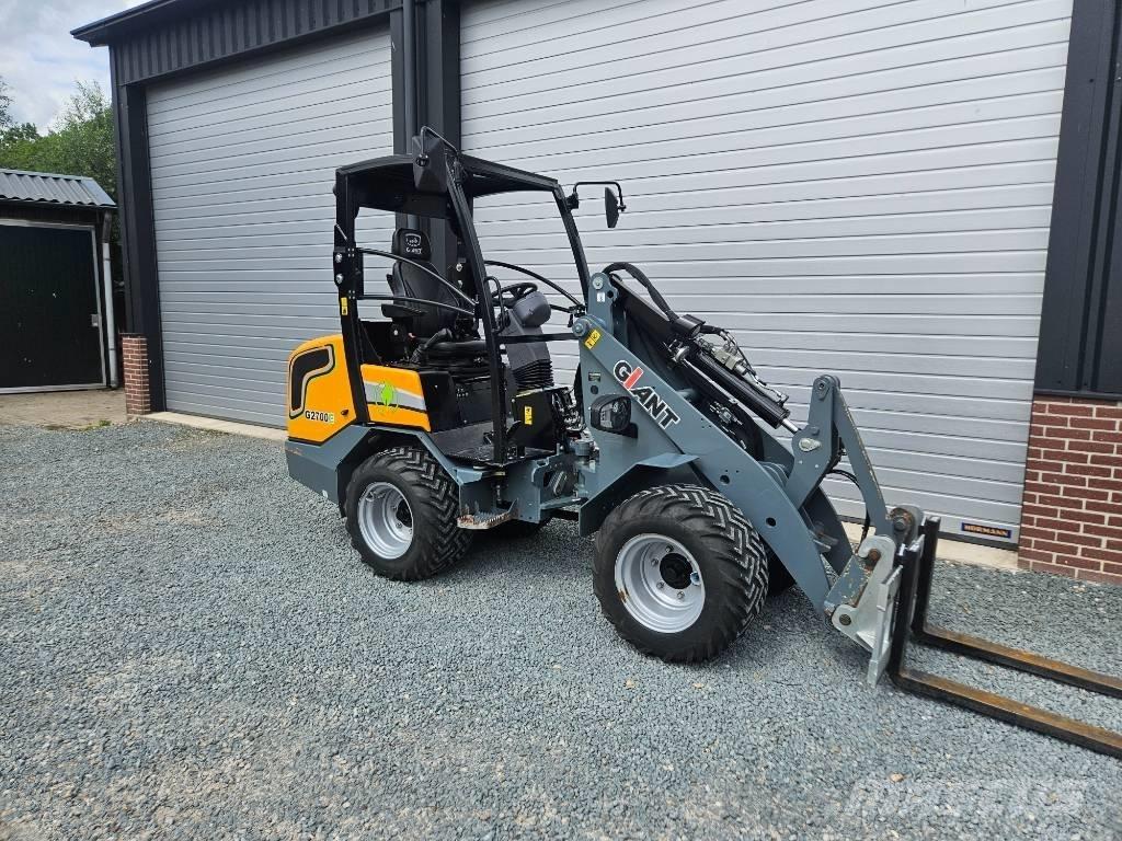 GiANT G 2700 E Višenamenski utovarivači