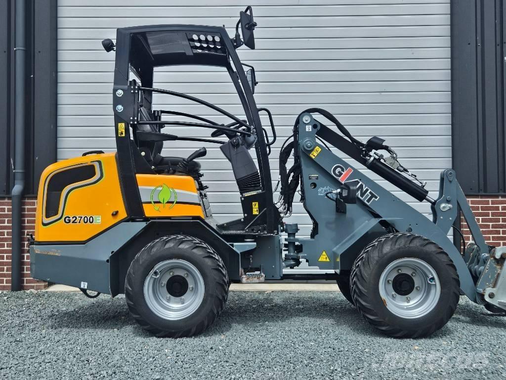 GiANT G 2700 E Višenamenski utovarivači
