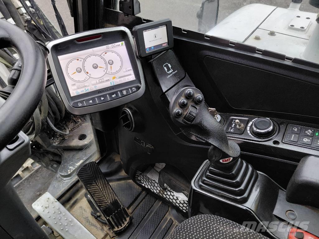 Bobcat E 57 W Bageri točkaši