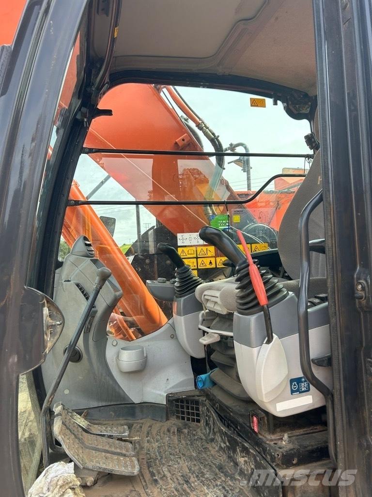 Hitachi ZX225 USLC-6 Bageri guseničari