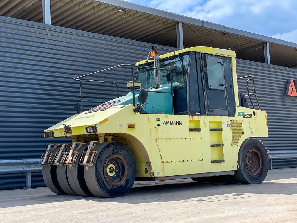 Ammann AP 240 Gumeni valjci na točkovima