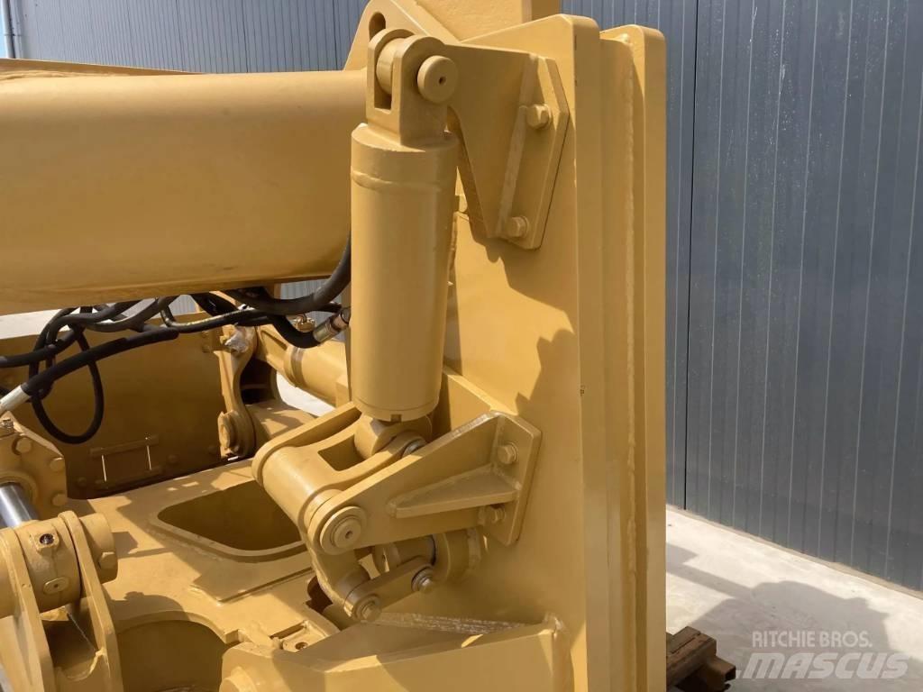CAT D8T Kultivatori za građevinarstvo