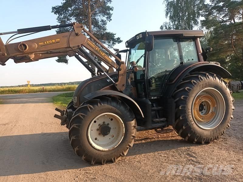 Valtra N 141 Traktori
