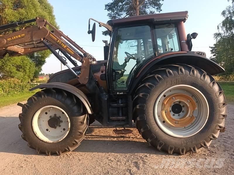 Valtra N 141 Traktori