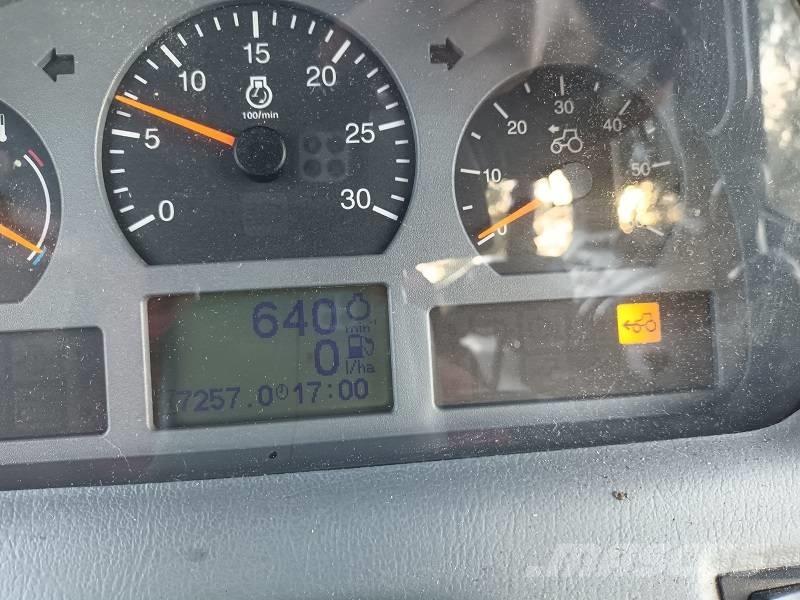 Valtra N 141 Traktori