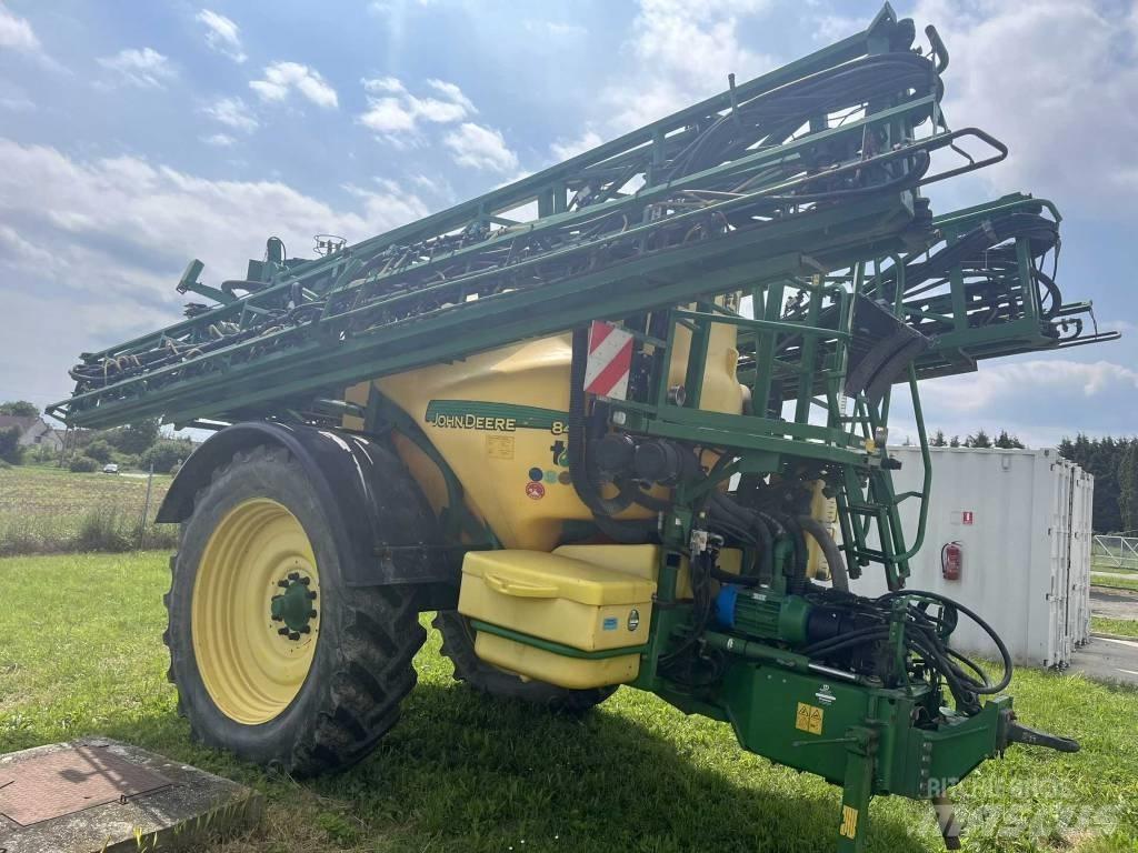 John Deere 840 i Vučene prskalice