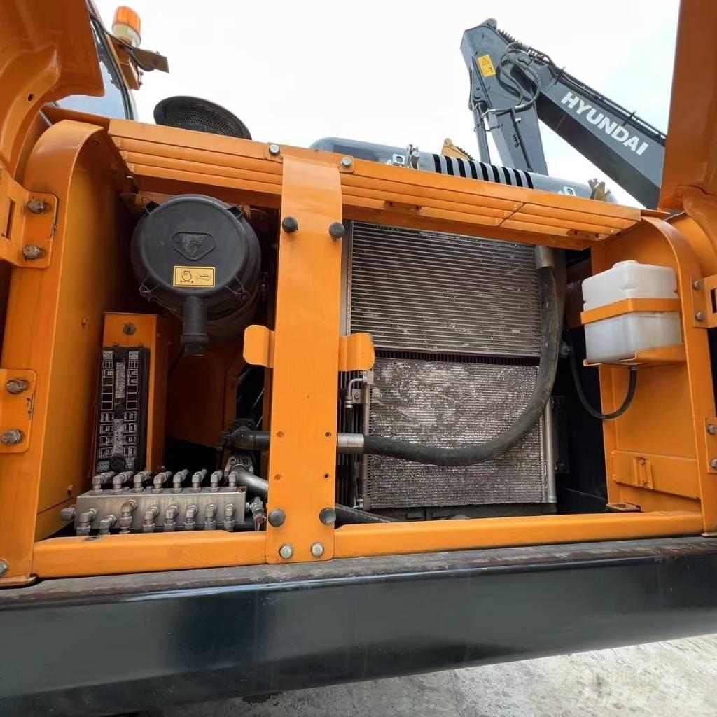 Hyundai 220LC-9S Midi bageri 7t – 12t