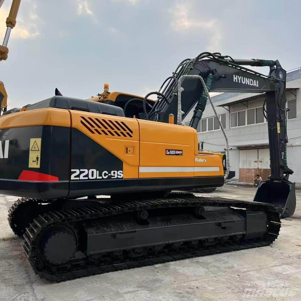 Hyundai 220LC-9S Midi bageri 7t – 12t