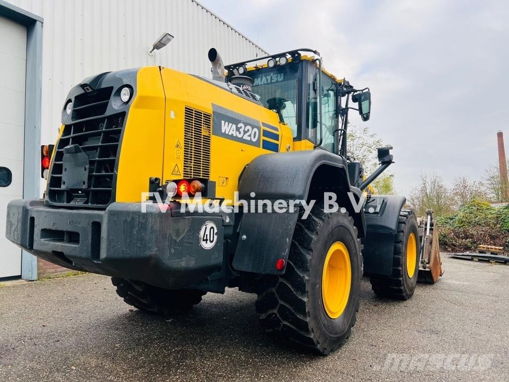Komatsu WA320 Utovarivači na točkove