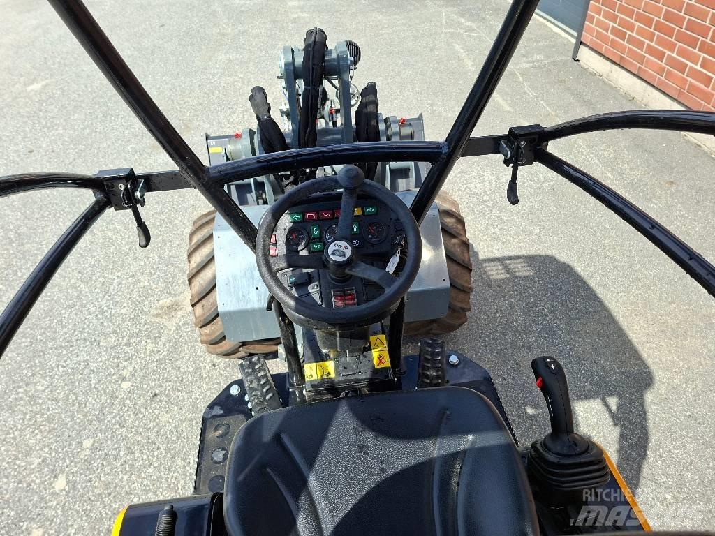 GiANT G 2300 HD Višenamenski utovarivači