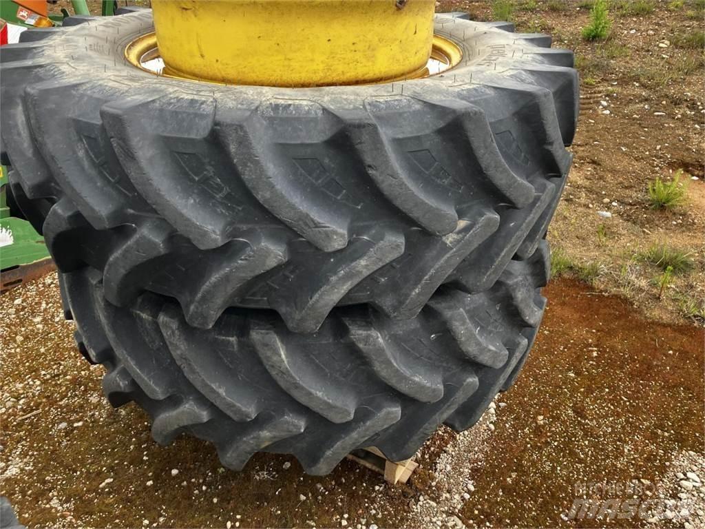 Petlas 480/70R34 Gume, točkovi i felne