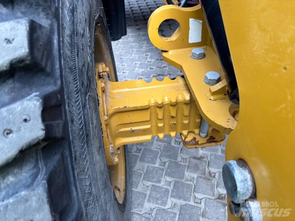 CAT 908 M Utovarivači na točkove