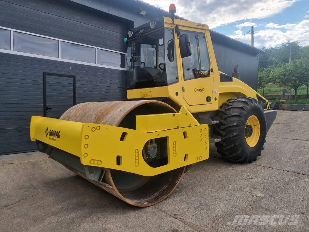 Bomag 213HD Gumeni valjci na točkovima