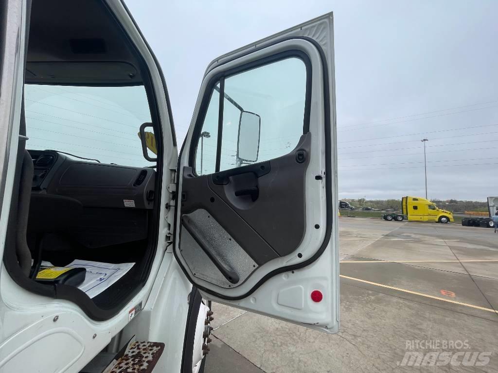Freightliner M 106 Kamioni sa otvorenim sandukom