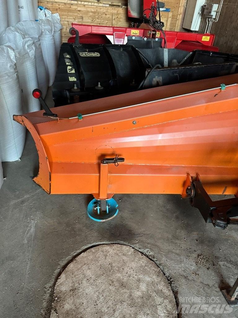 FMG AA 300 Snežne daske i plugovi