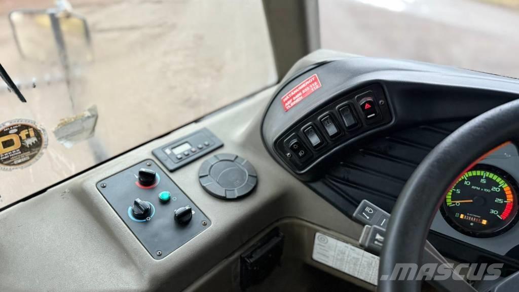 CASE 330 B Zglobni damperi