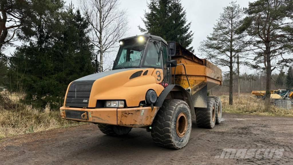 CASE 330 B Zglobni damperi