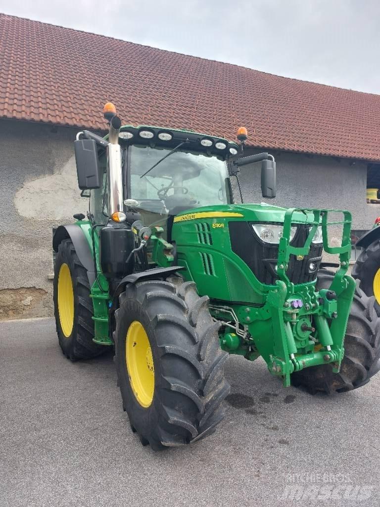 John Deere 6130 R Traktori