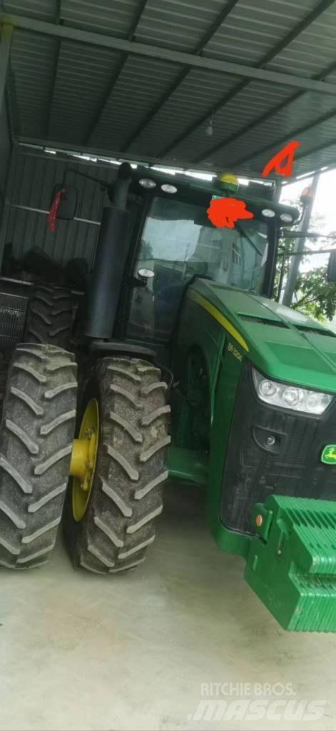 John Deere 8R·3204 Traktori
