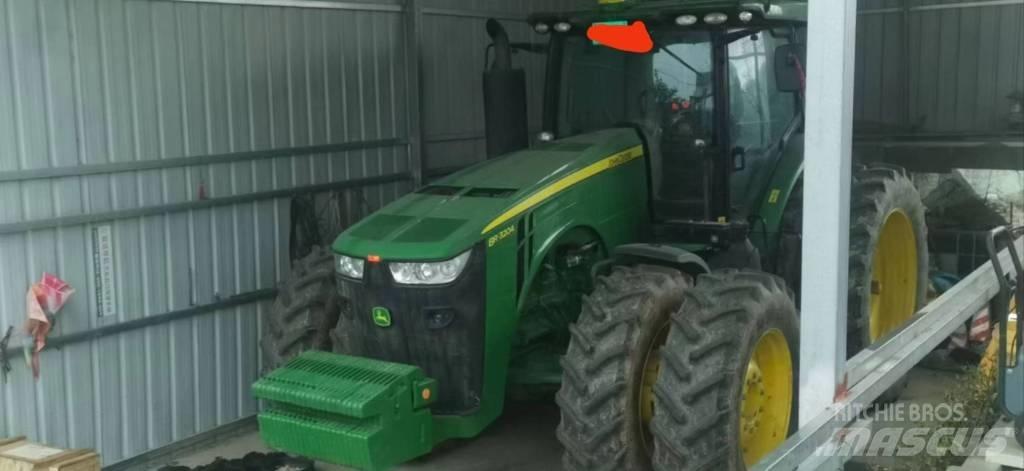 John Deere 8R·3204 Traktori