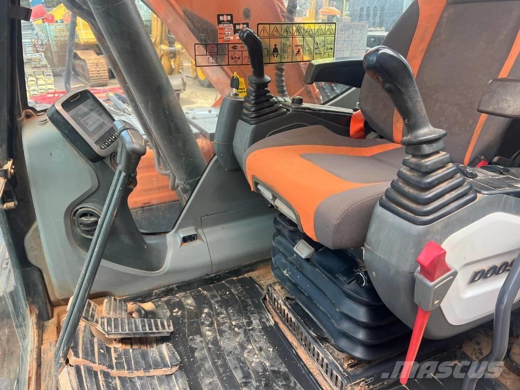 Doosan DX 140 LC Bageri guseničari