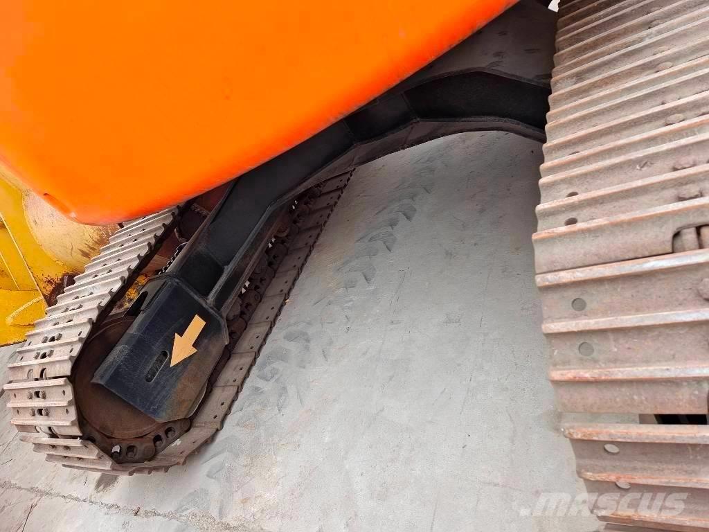 Hitachi ZX 135 US Bageri guseničari