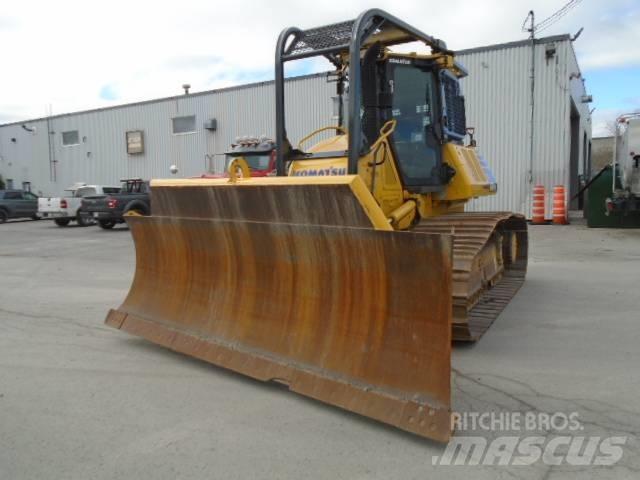 Komatsu D61PX-24 Buldožeri guseničari