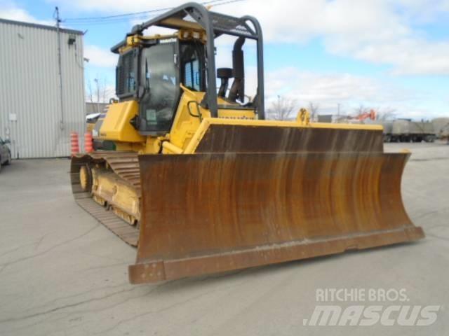 Komatsu D61PX-24 Buldožeri guseničari
